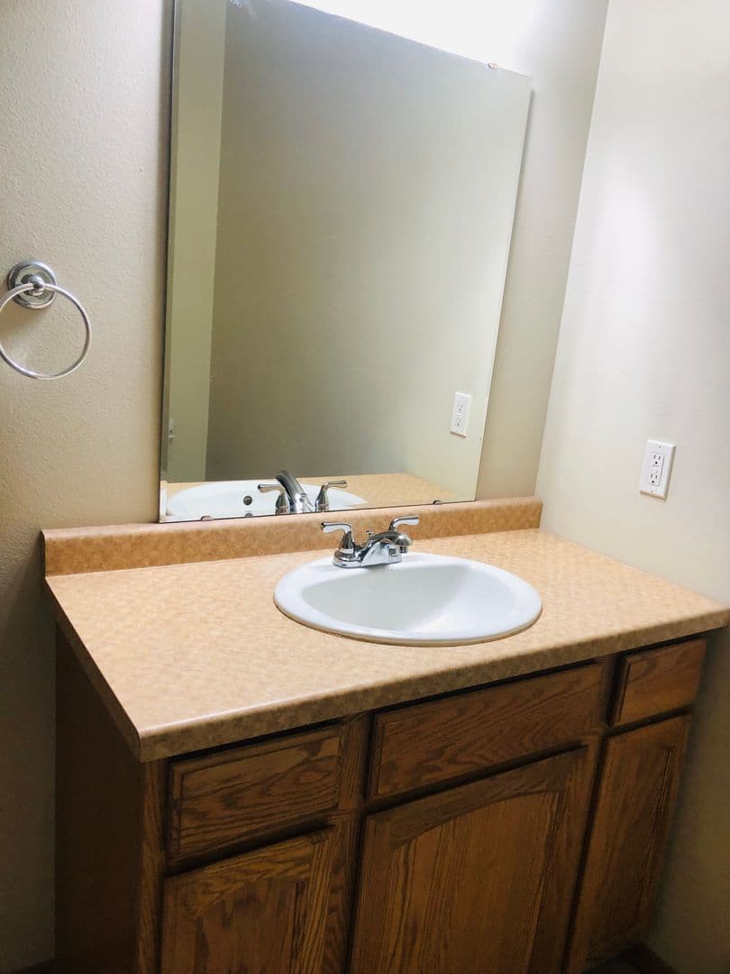 Minot Apartment: 17 South Main