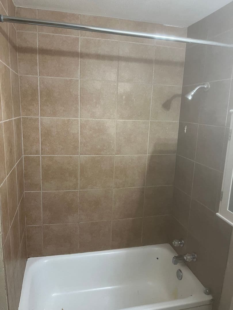 Minot Apartment: 2521-2527 2nd Ave SW