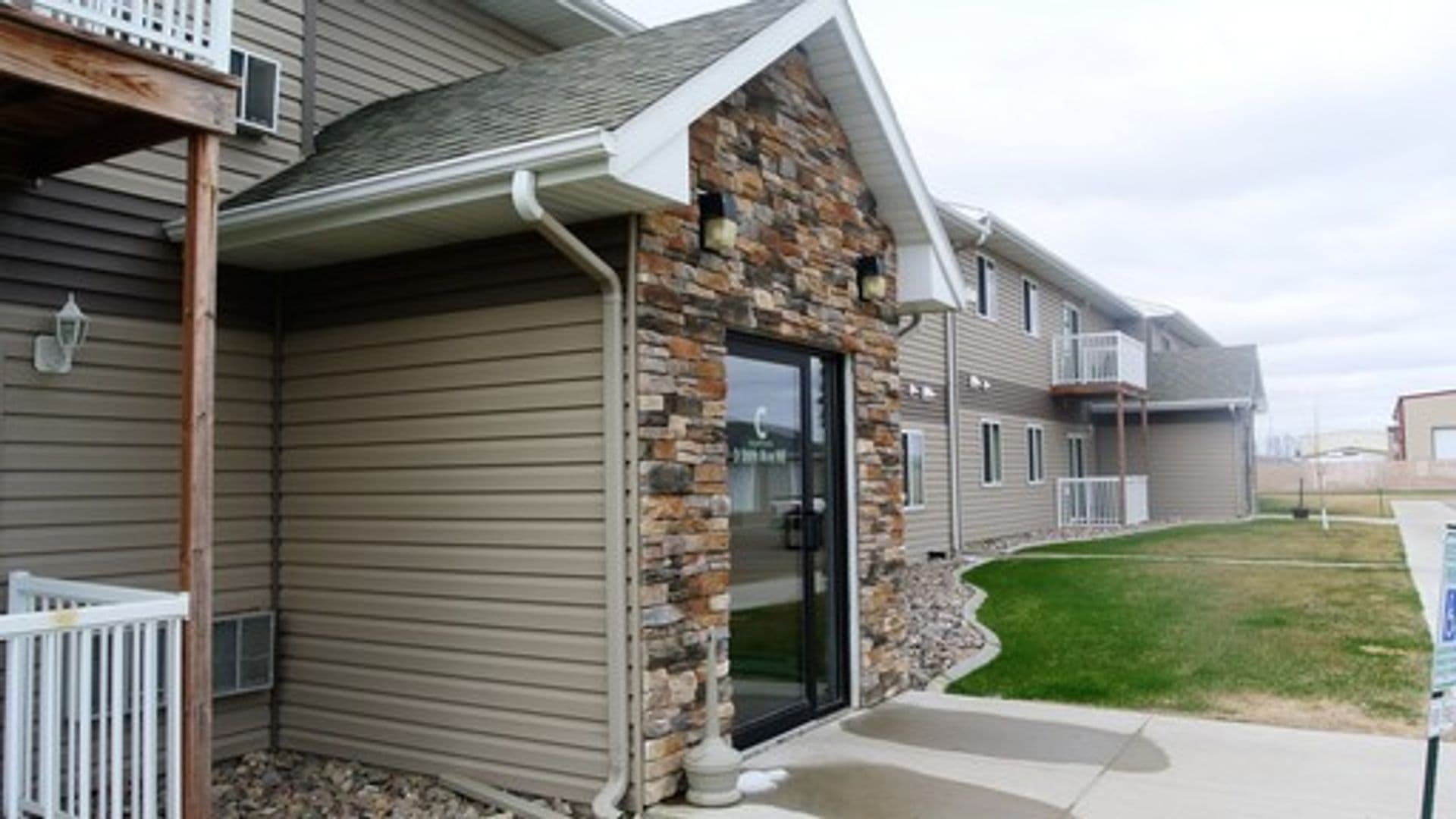 Minot Apartment: Northfield