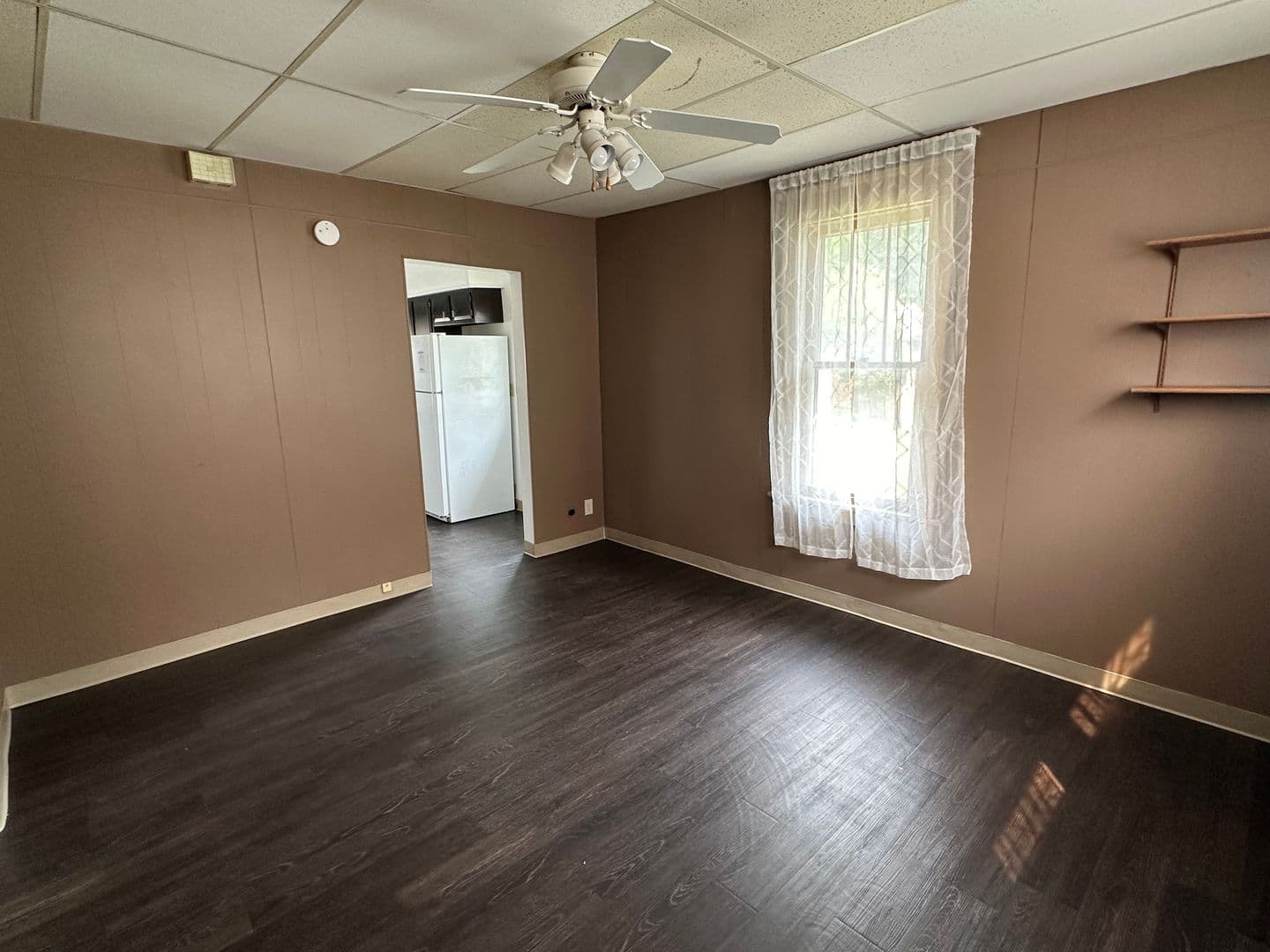 Minot House: 604 4th St NE