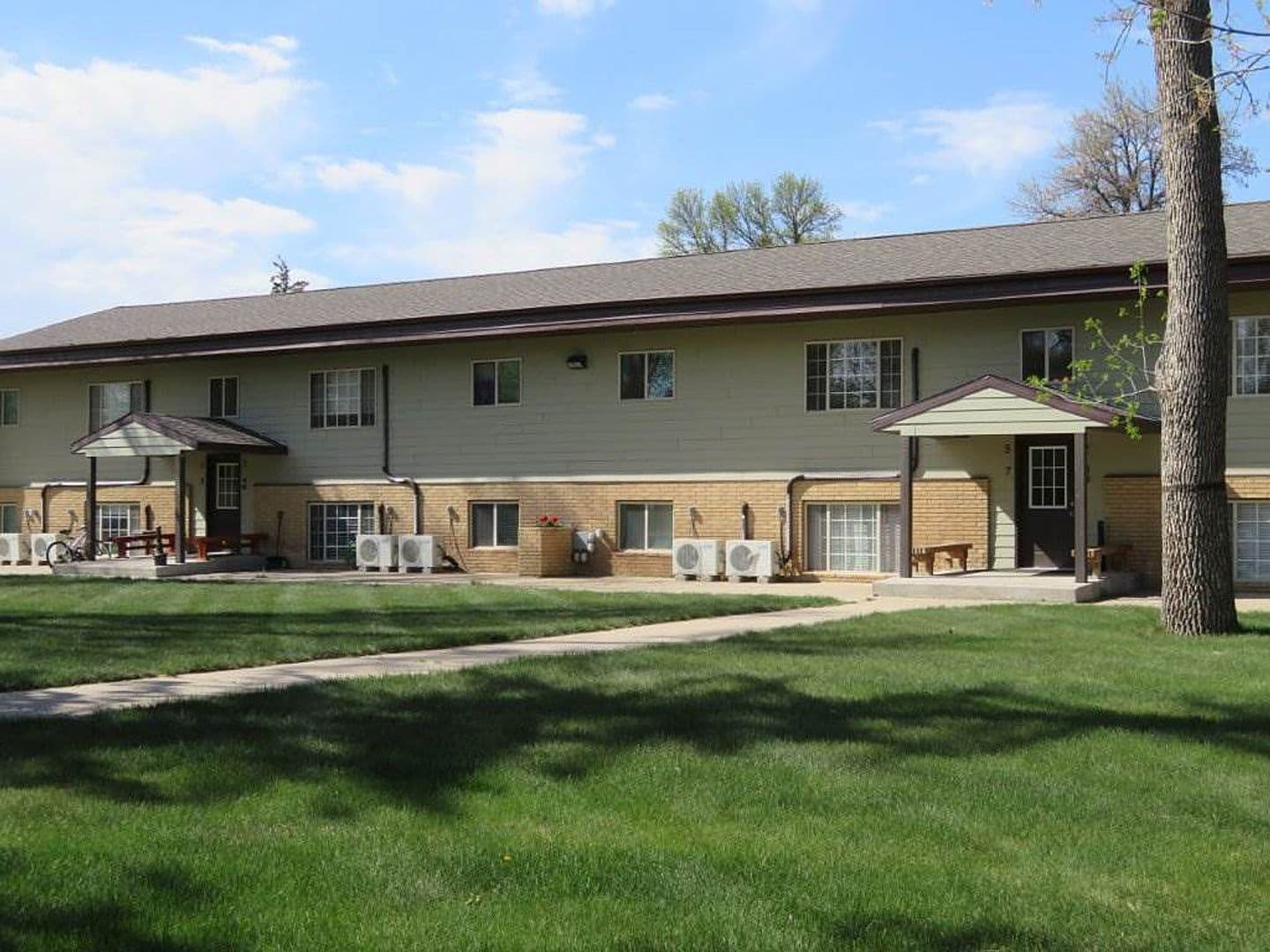 Minot Apartment: 225 19th St SE