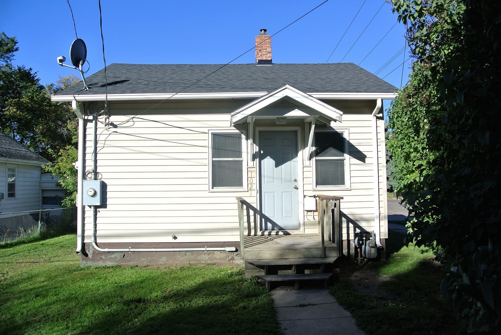 Minot House: 1021 9th St NW