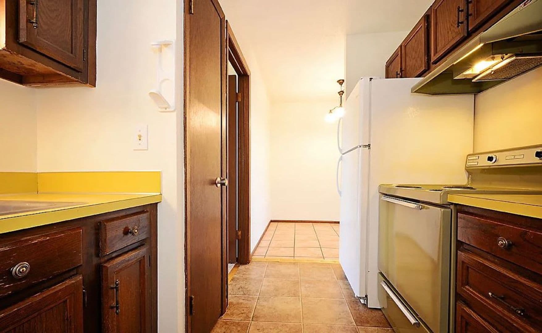 Minot Apartment: 1900 5th St SE