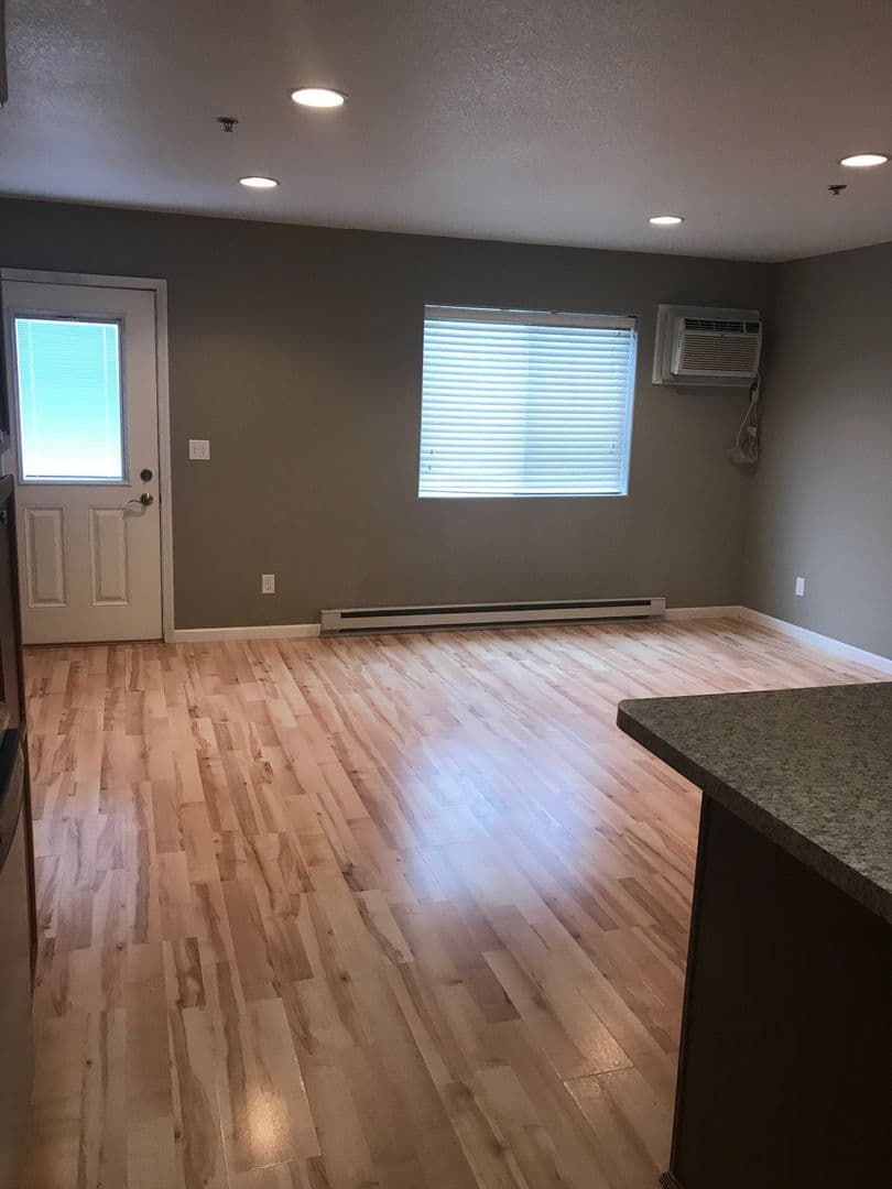 Minot Condo: 612 Colton St SW