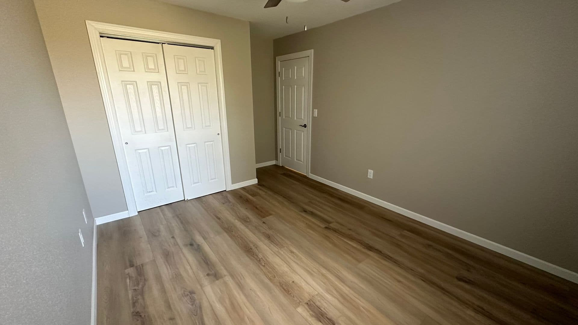 Rugby Apartment: 407 2nd Ave NE