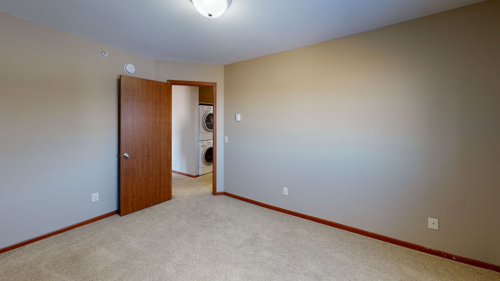 Minot Apartment: 2812 15th Ave NW