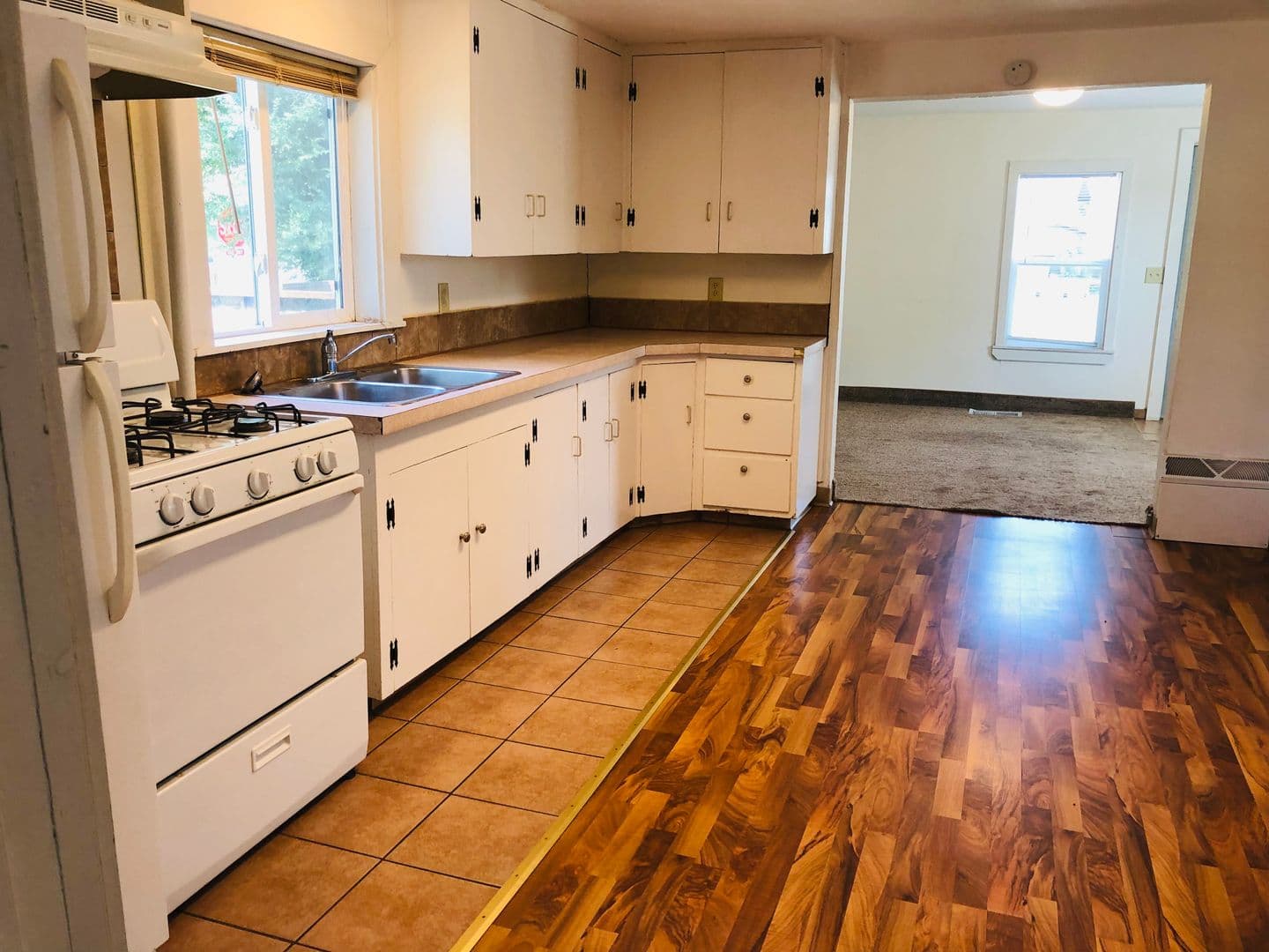 Minot House: 1600 2nd St SE