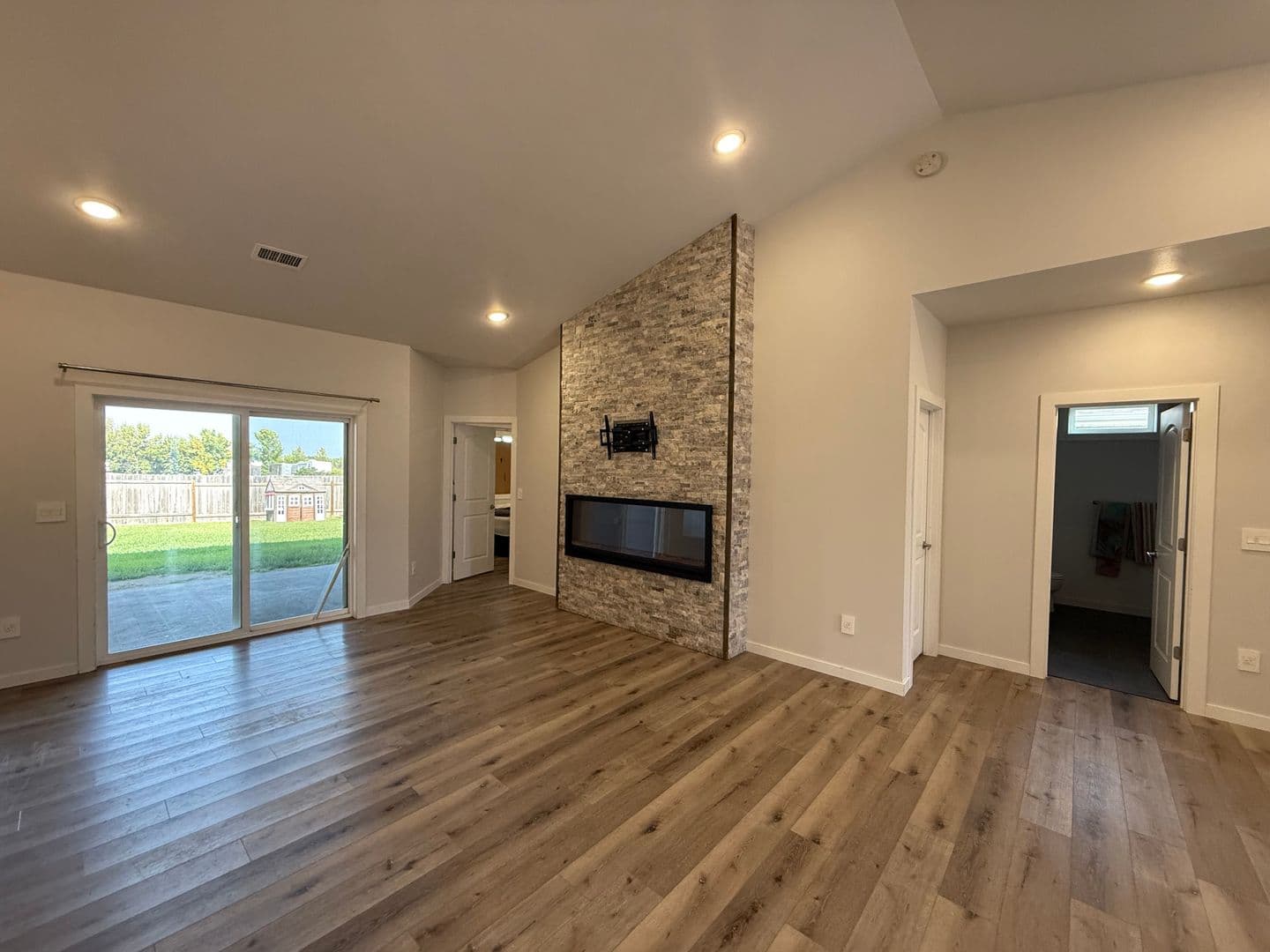 Minot House: 9 Mulberry Loop NE