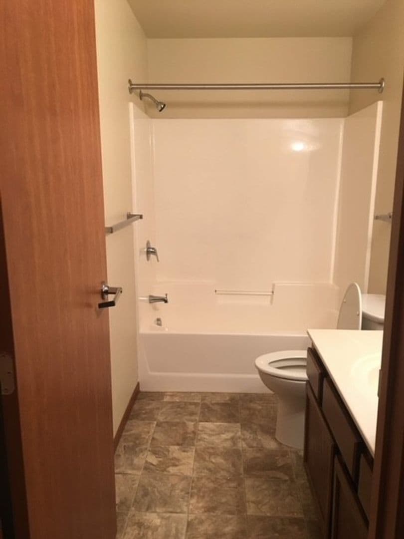 Lignite Apartment: 409 King Street