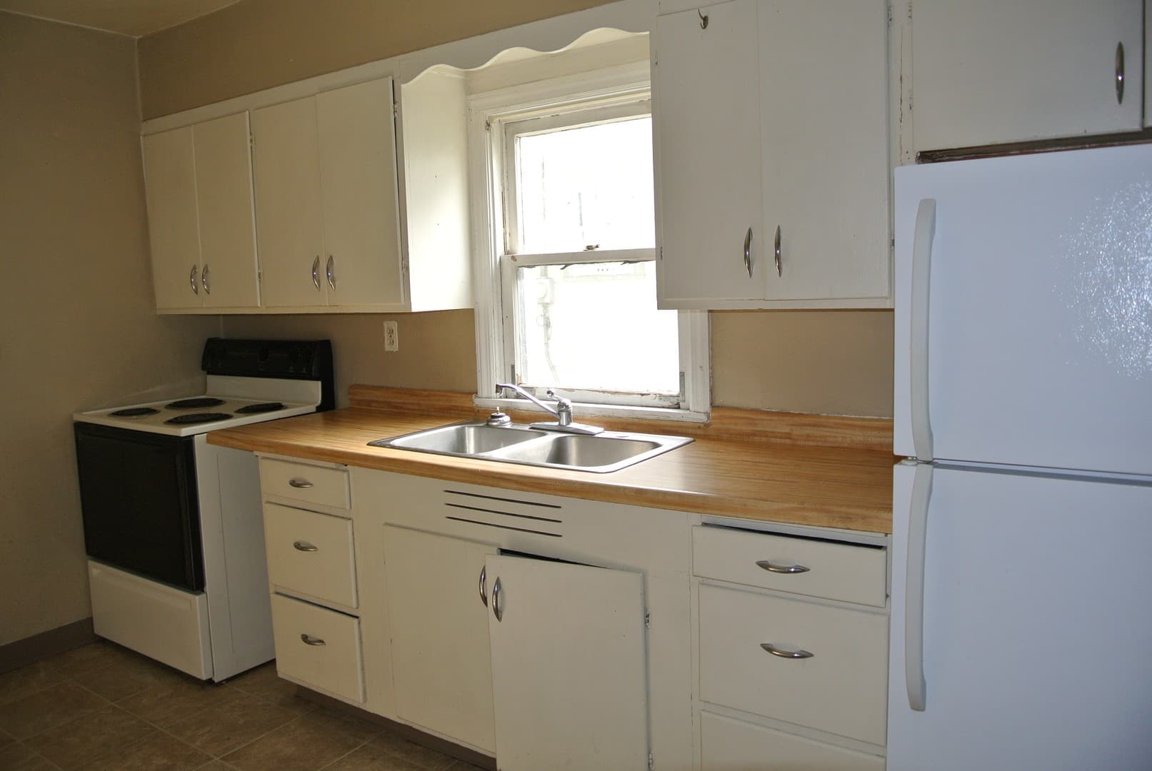 Minot House: 219 - 13th Ave SE