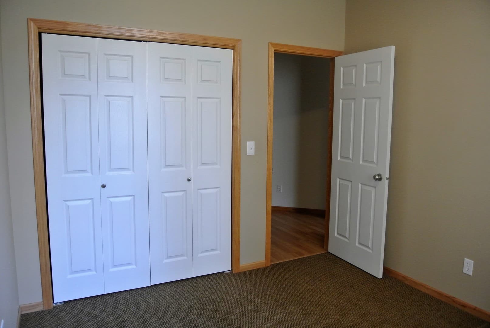 Minot Apartment: 15 South Main
