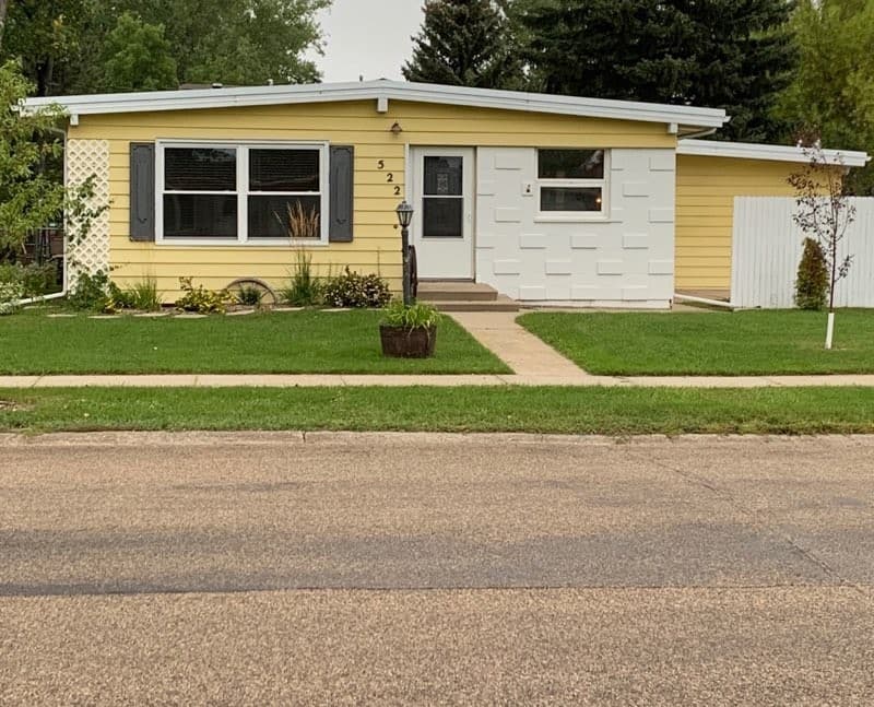 Minot House: 522 25th Ave NW