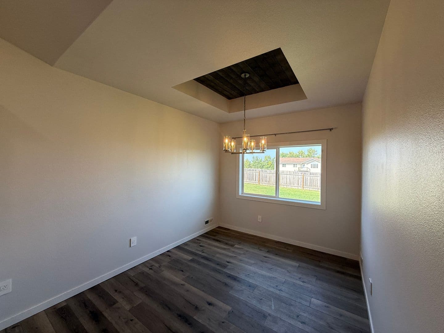 Minot House: 9 Mulberry Loop NE