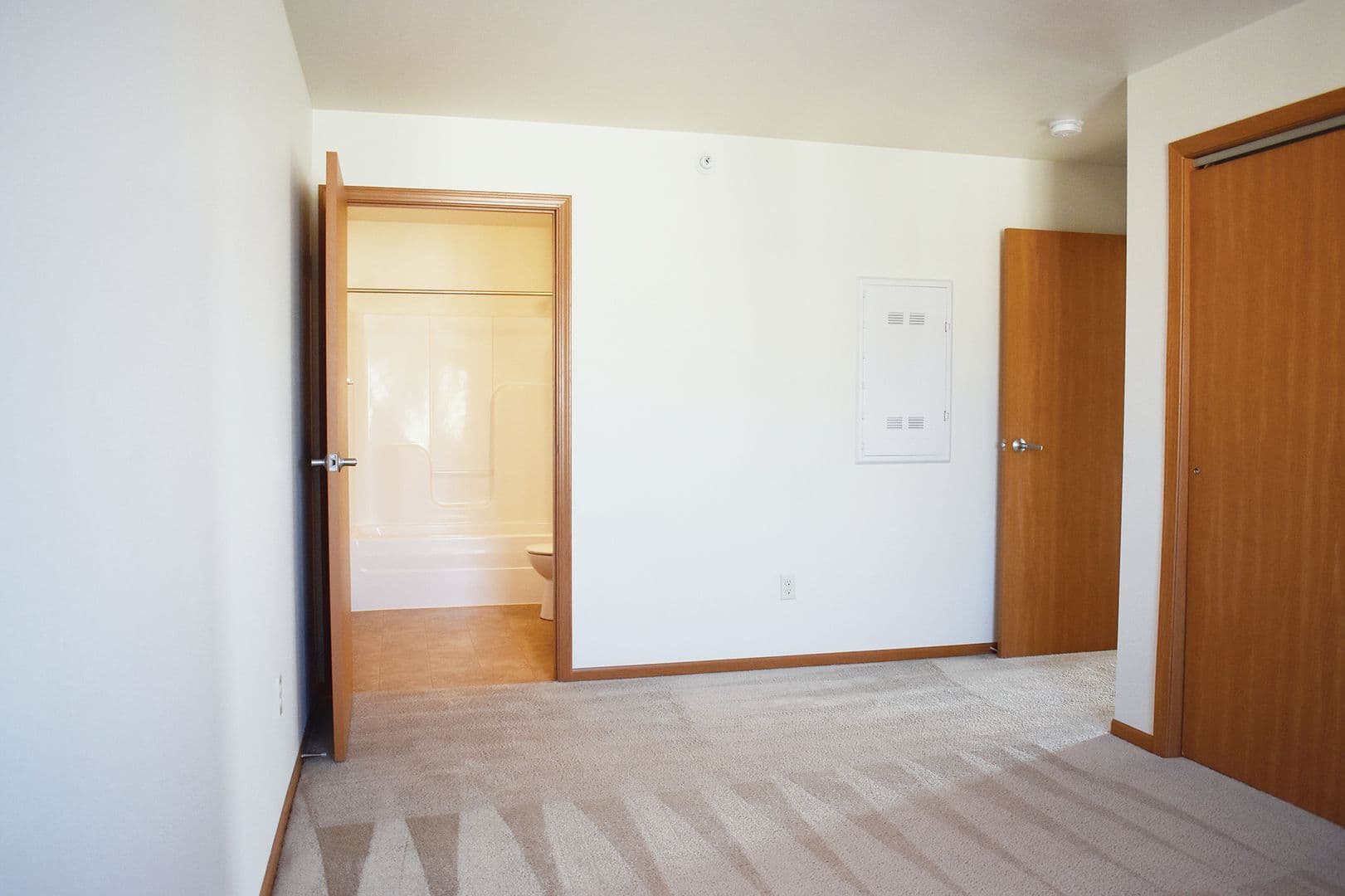 Minot Apartment: 2031 33rd St NW