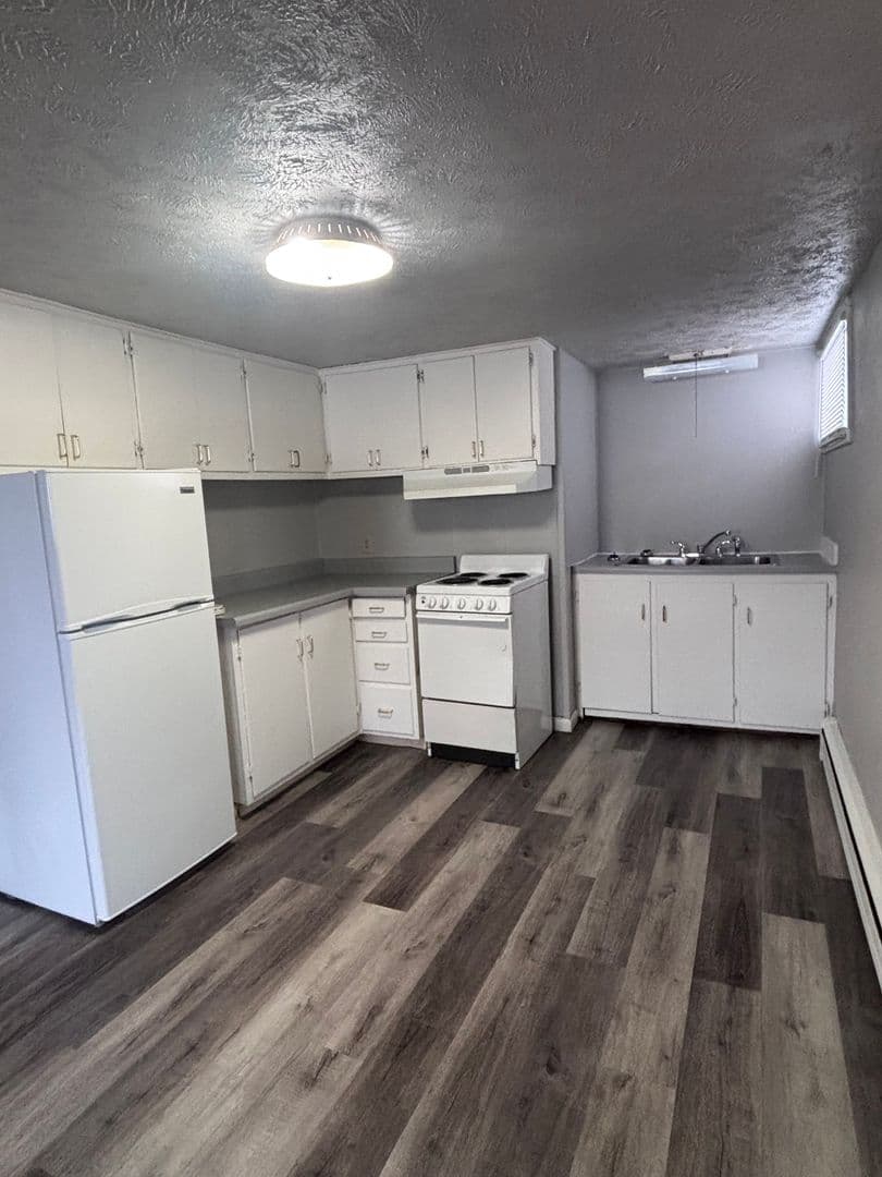 Minot Apartment: 108 11th Ave SE