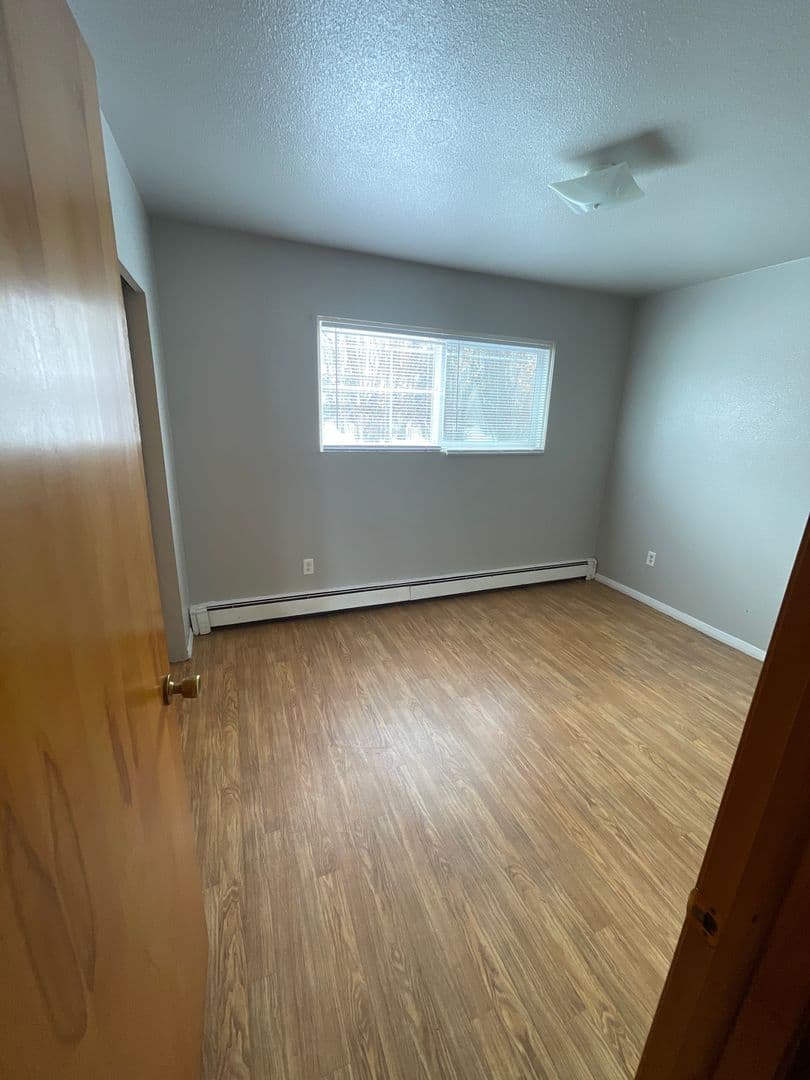 Minot Apartment: 1729 1st St SW
