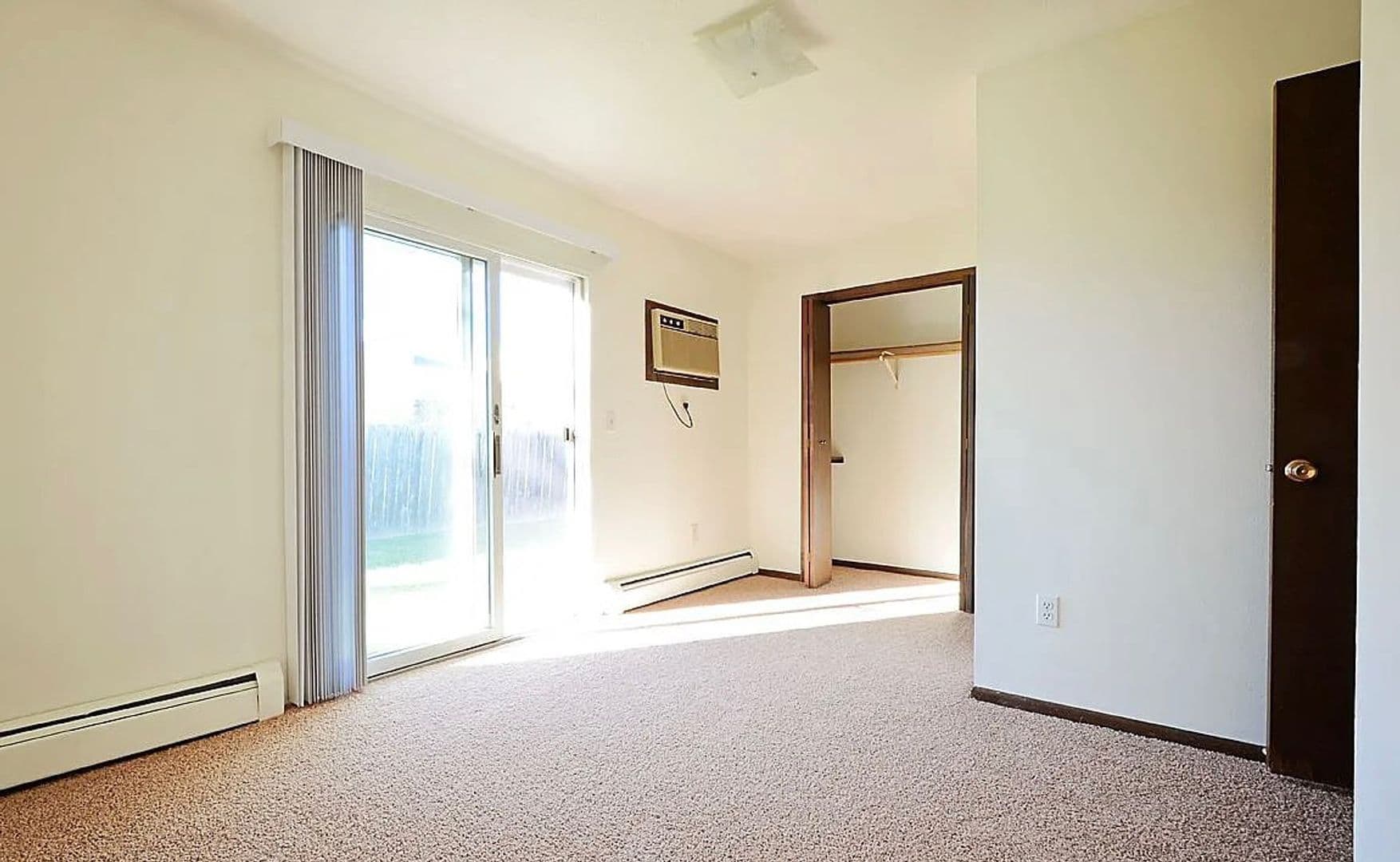 Minot Apartment: 1900 5th St SE