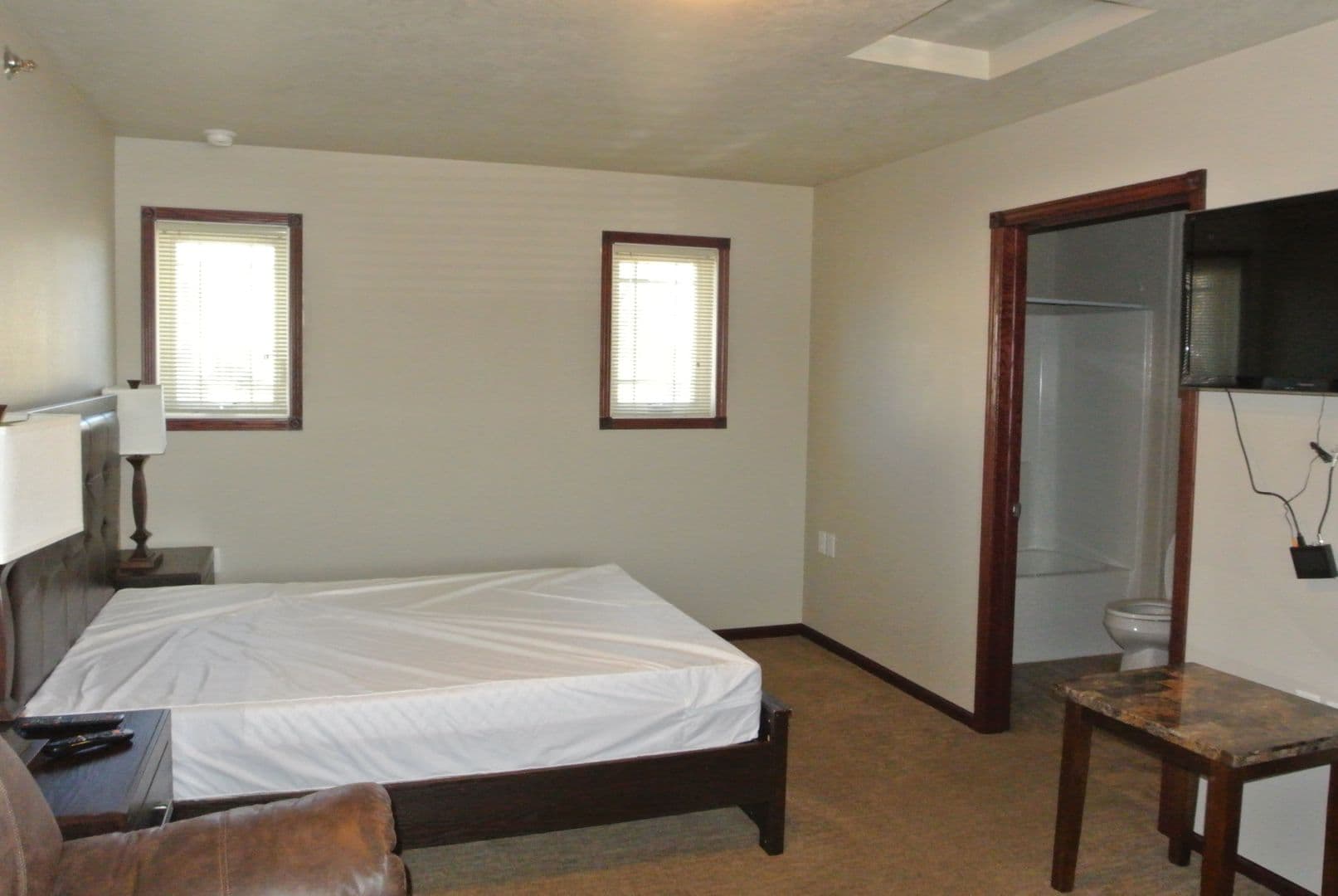 Minot Apartment: 1800 East Burdick Expressway