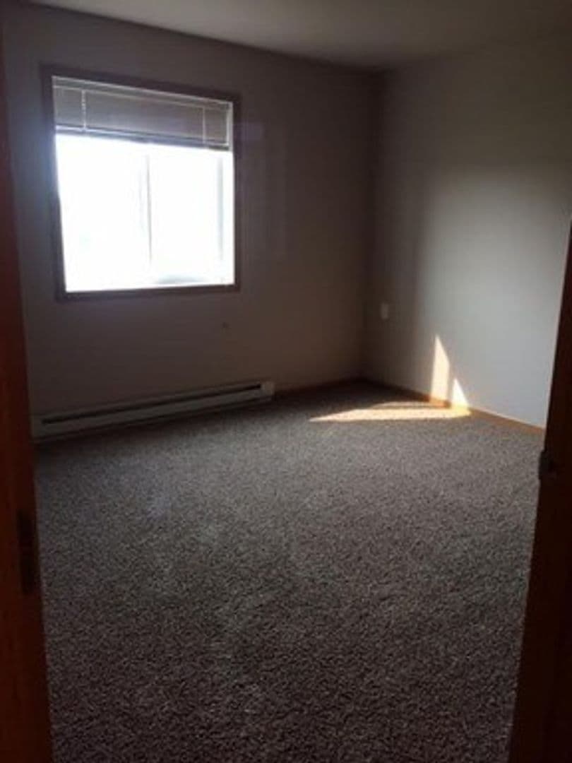 Minot Apartment: 2150 33rd St NW