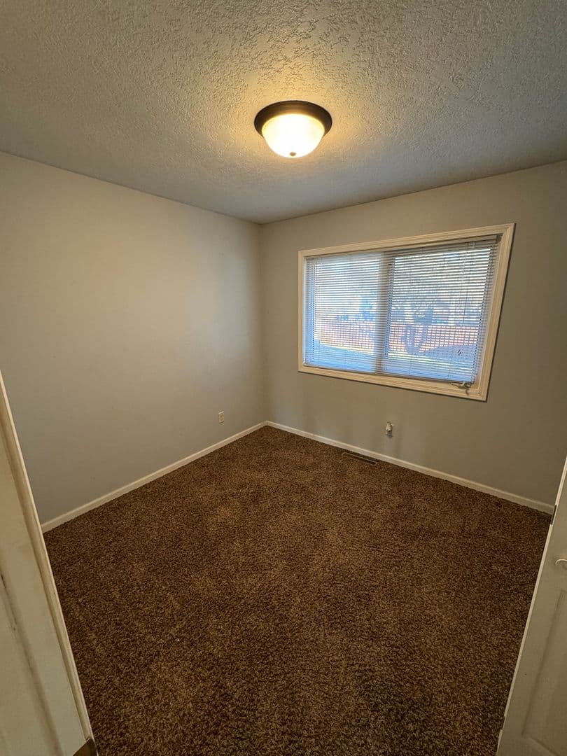 Minot House: 820 2nd Ave SW