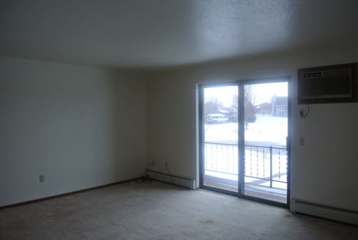 Minot Apartment: 1440 32nd Ave SW