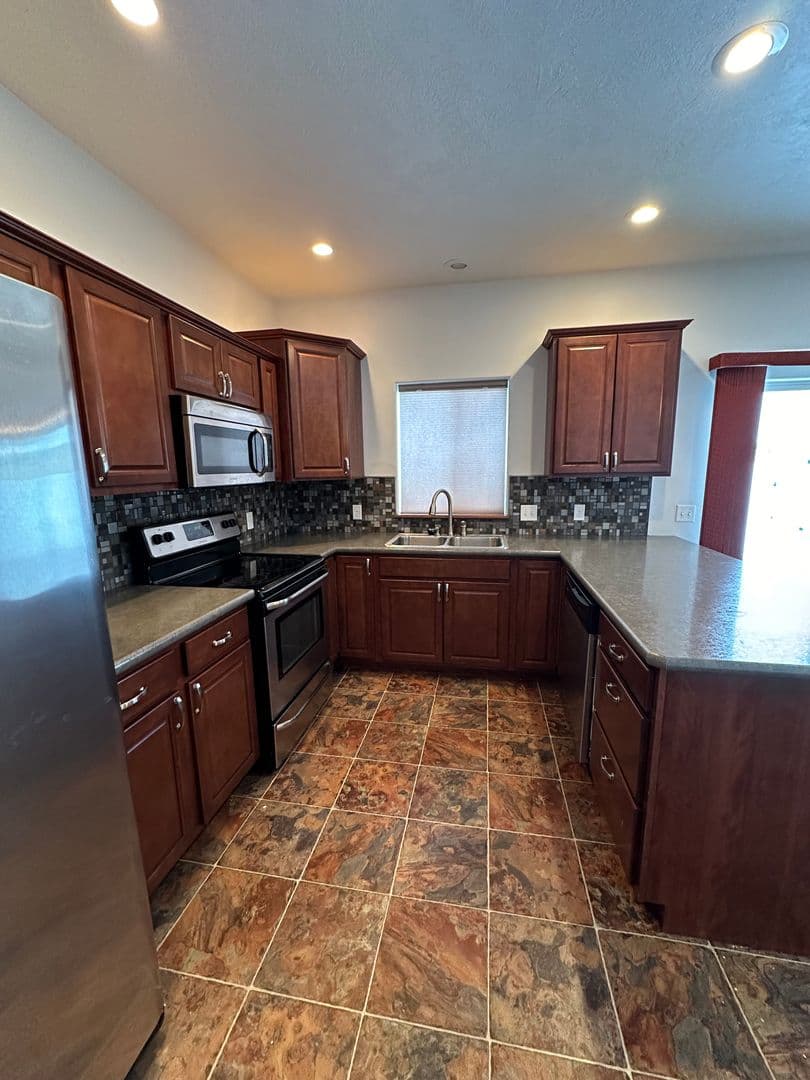 Minot House: 1524 35th Ave SE