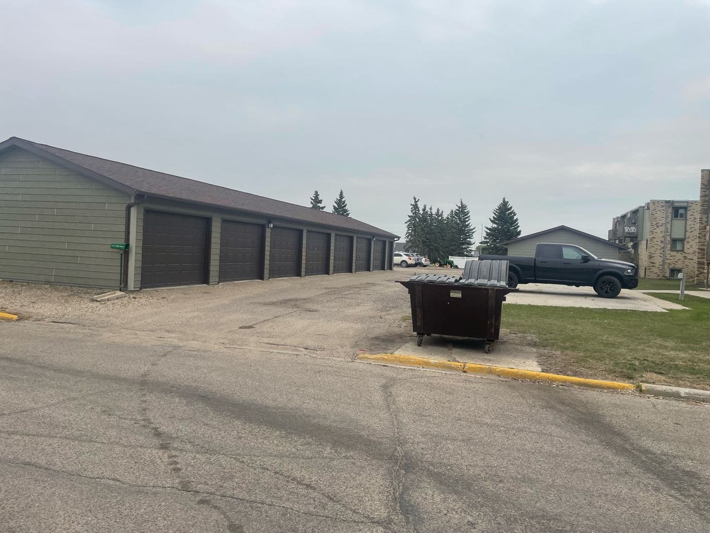Bottineau Apartment: 1003 Kersten St