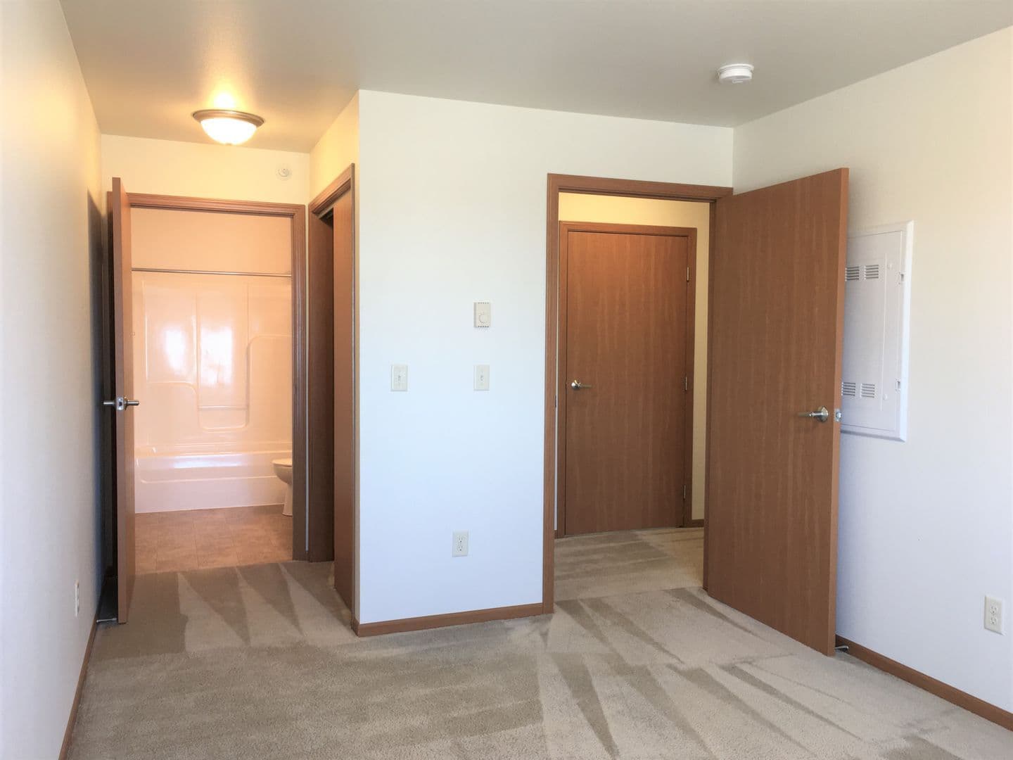 Minot Apartment: 2031 33rd St NW