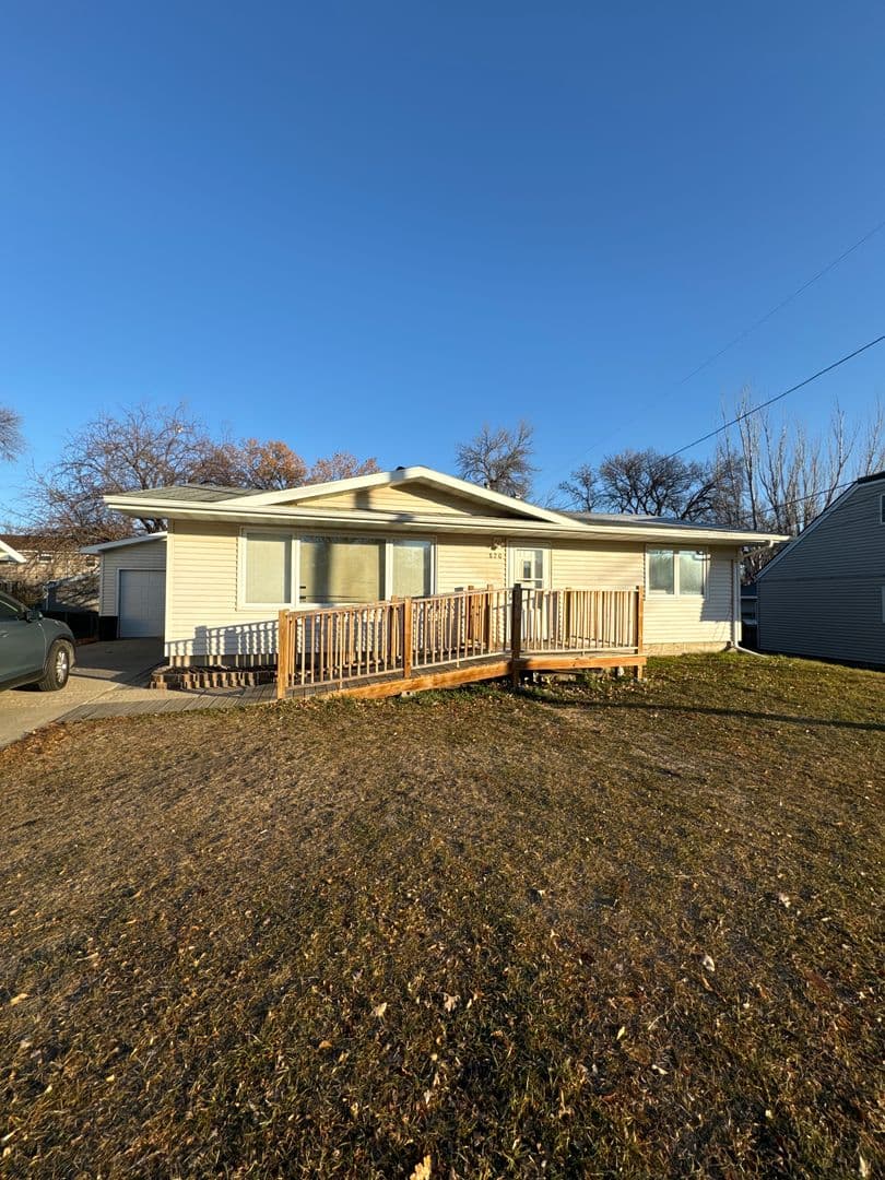 Minot House: 820 2nd Ave SW