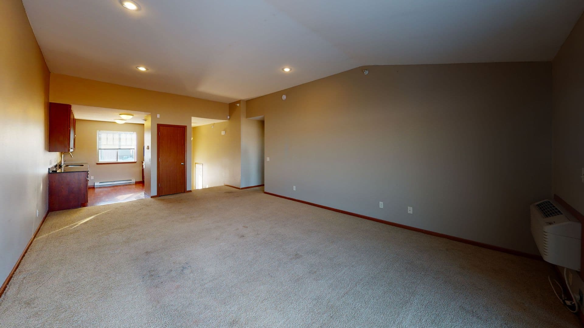 Minot Apartment: 2812 15th Ave NW