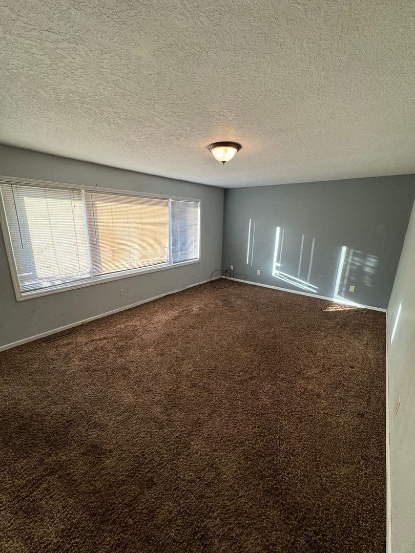 Minot House: 820 2nd Ave SW