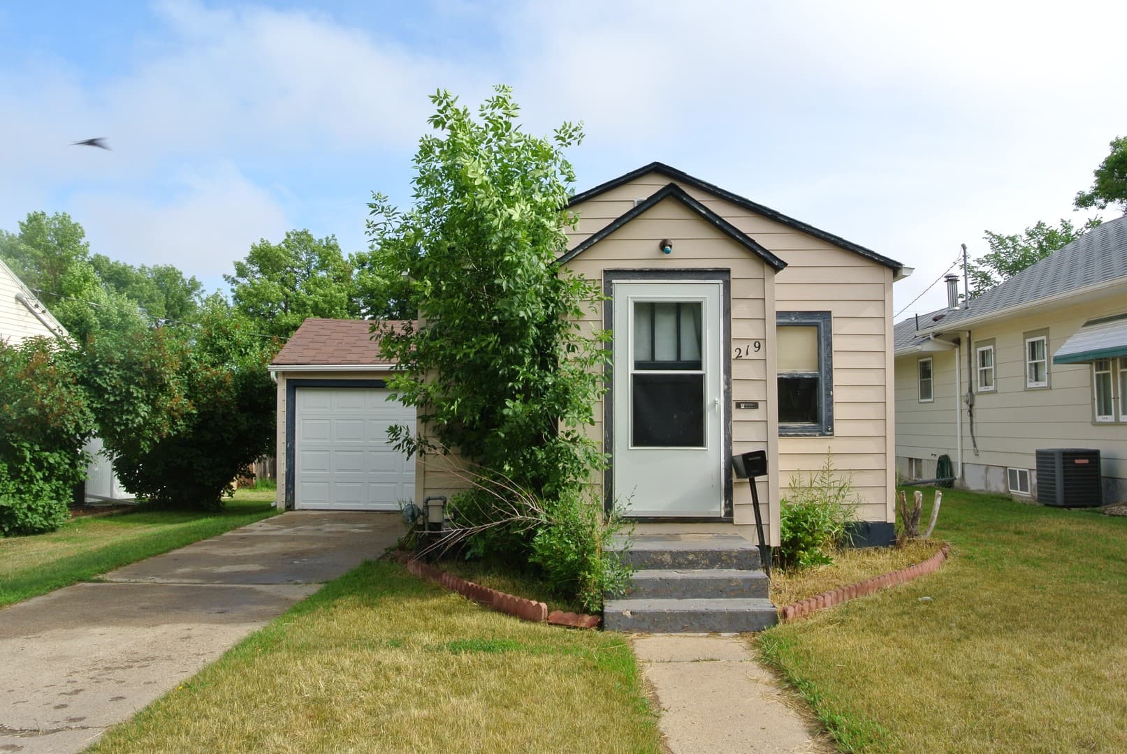 Minot House: 219 - 13th Ave SE