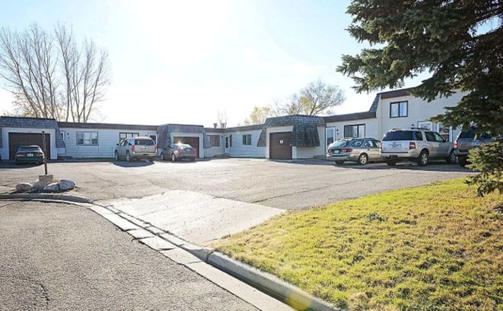 Minot Apartment: 1900 5th St SE