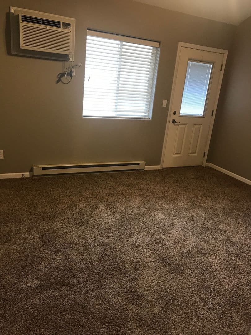 Minot Condo: 612 Colton St SW