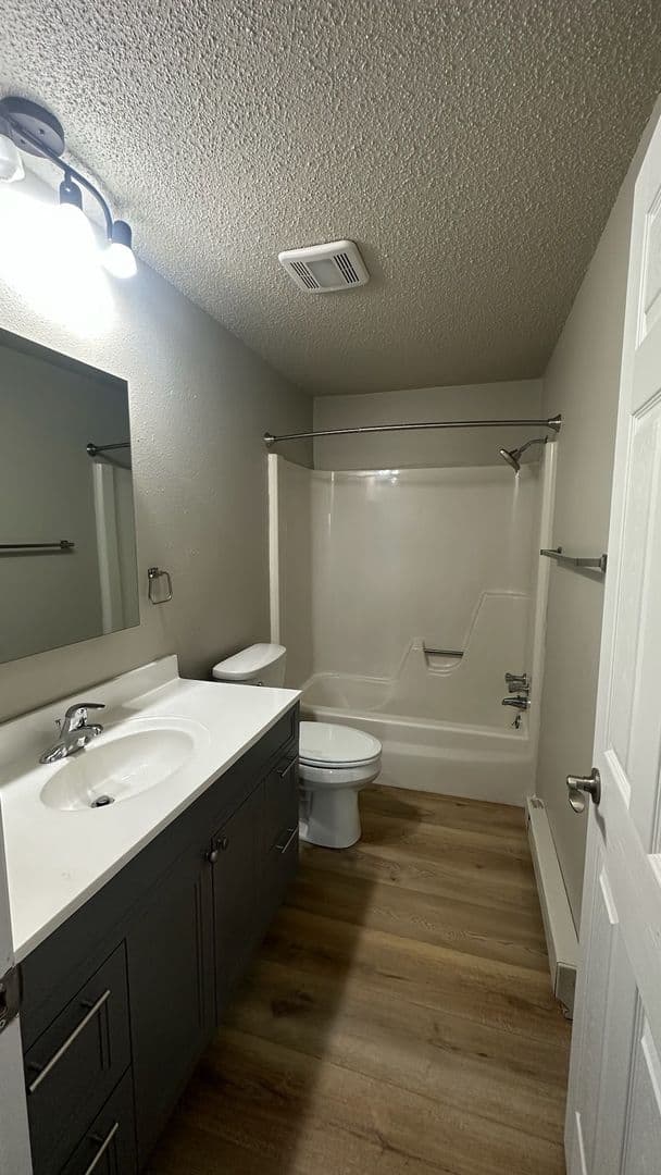Rugby Apartment: 48 Country Road