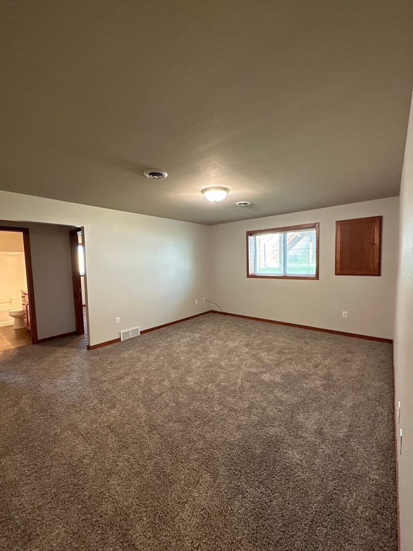 Minot House: 111 Mulberry Loop