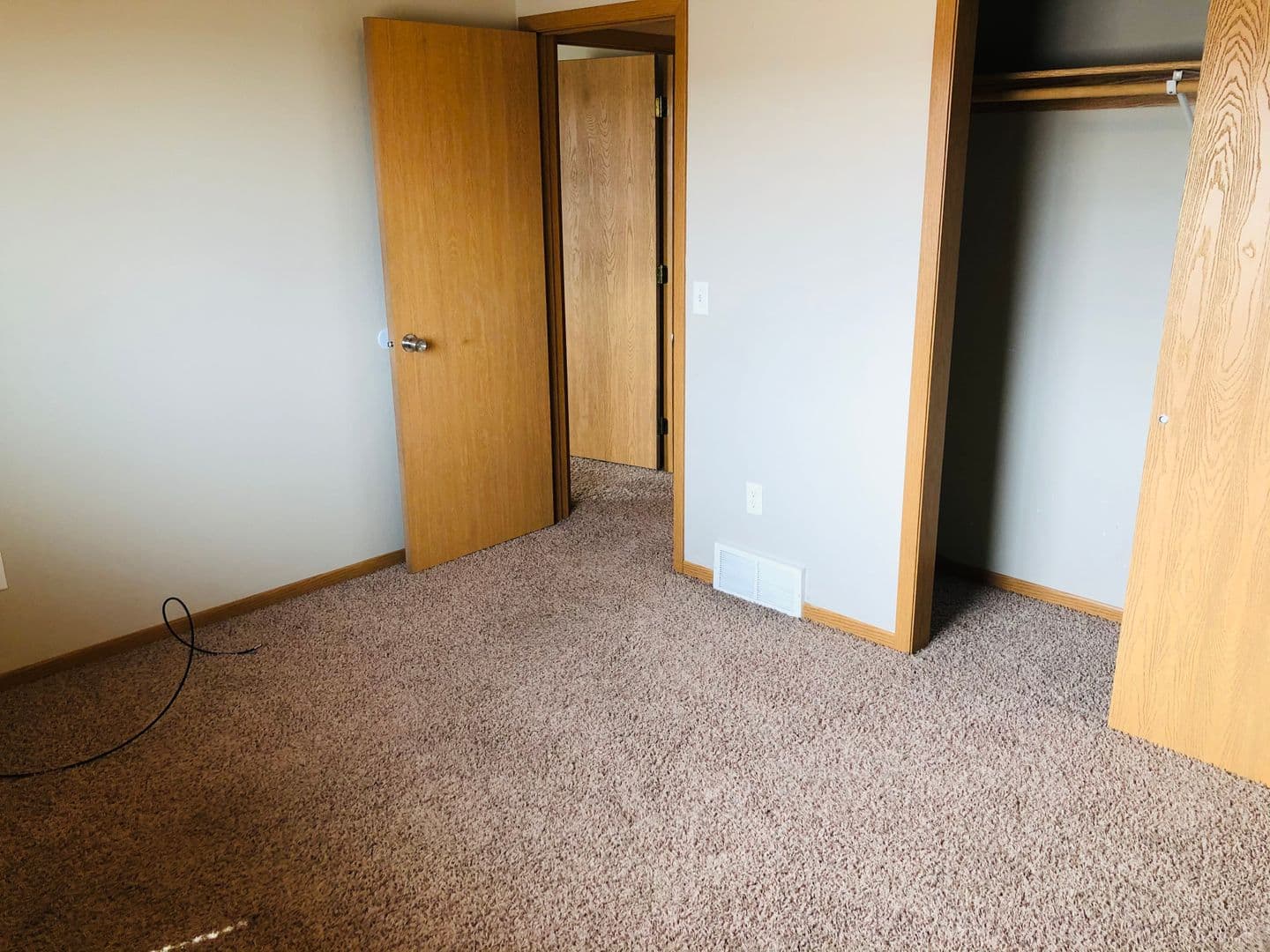Minot Apartment: 1422 31st Ave SE