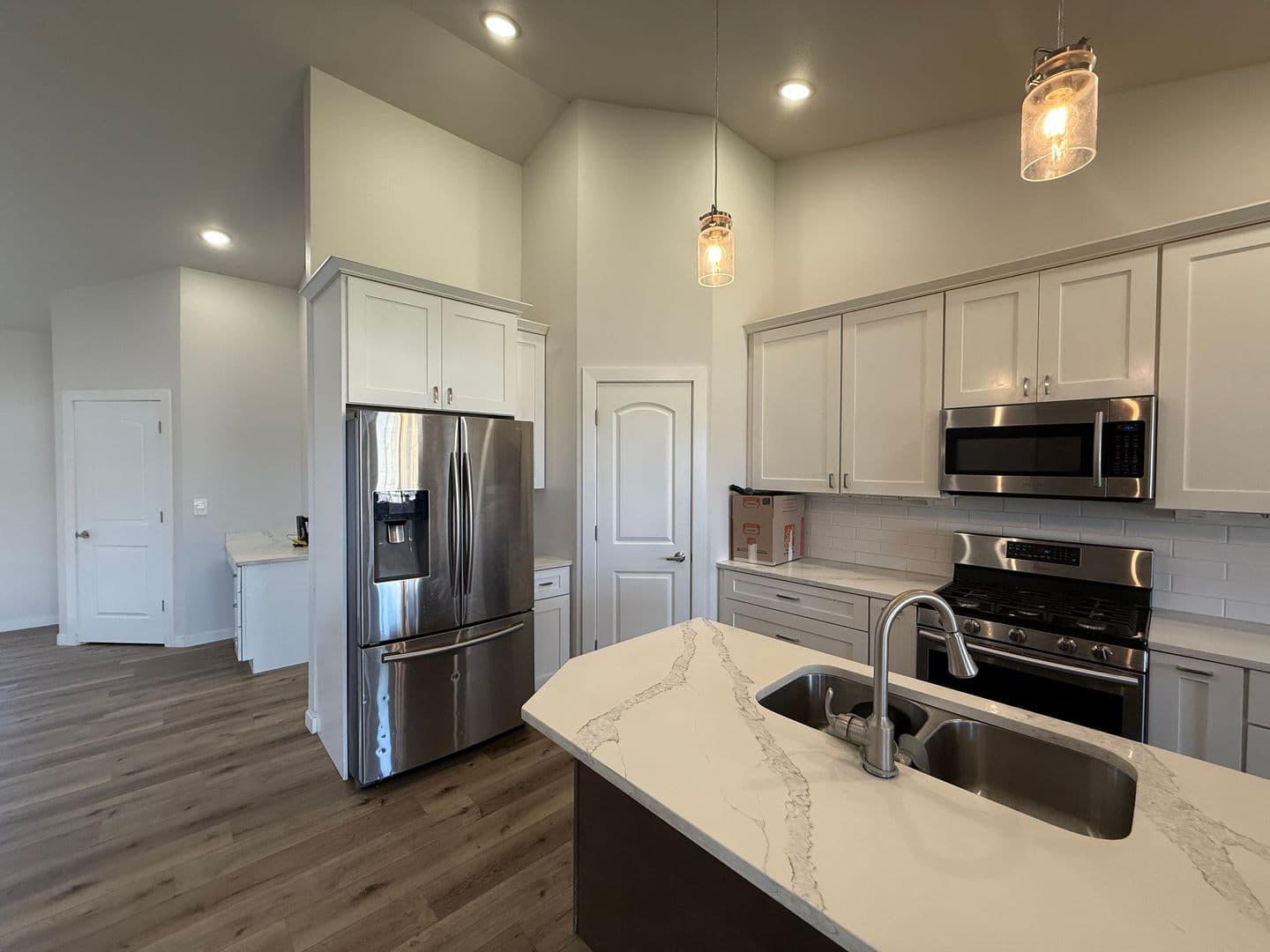 Minot House: 9 Mulberry Loop NE