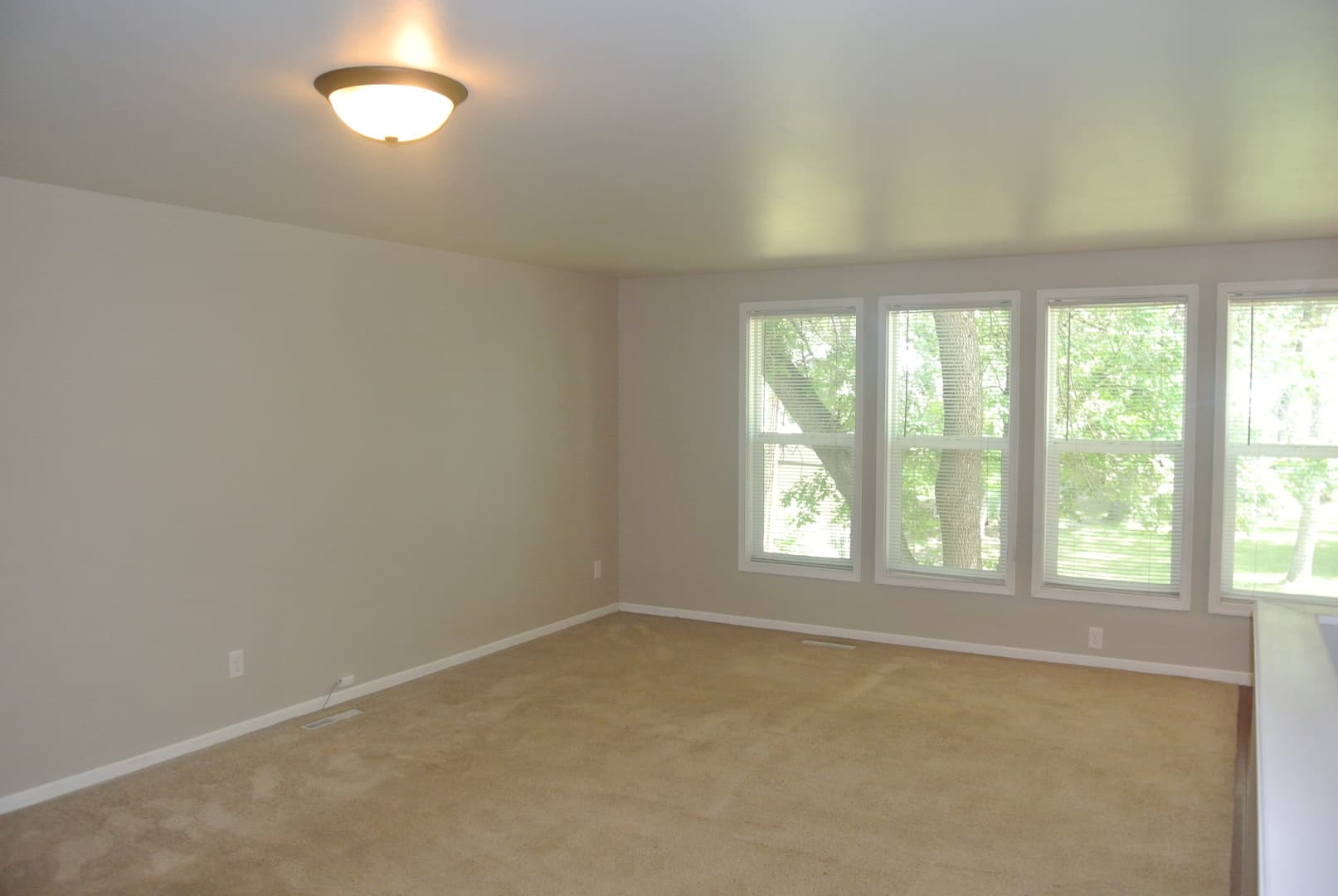 Minot House: 315 16th St SW