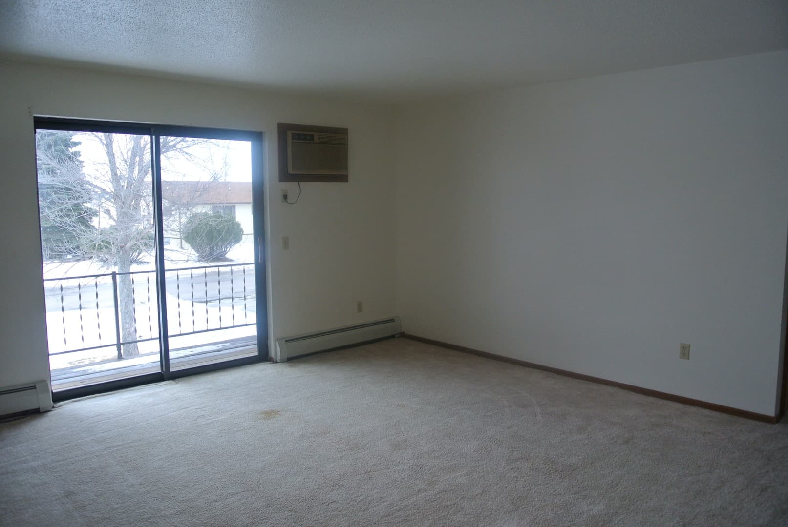 Minot Apartment: 1440 32nd Ave SW