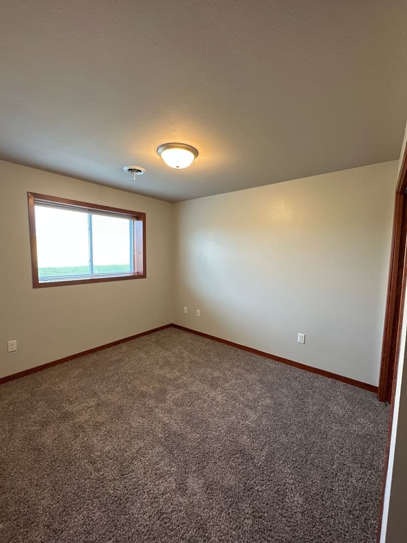 Minot House: 111 Mulberry Loop