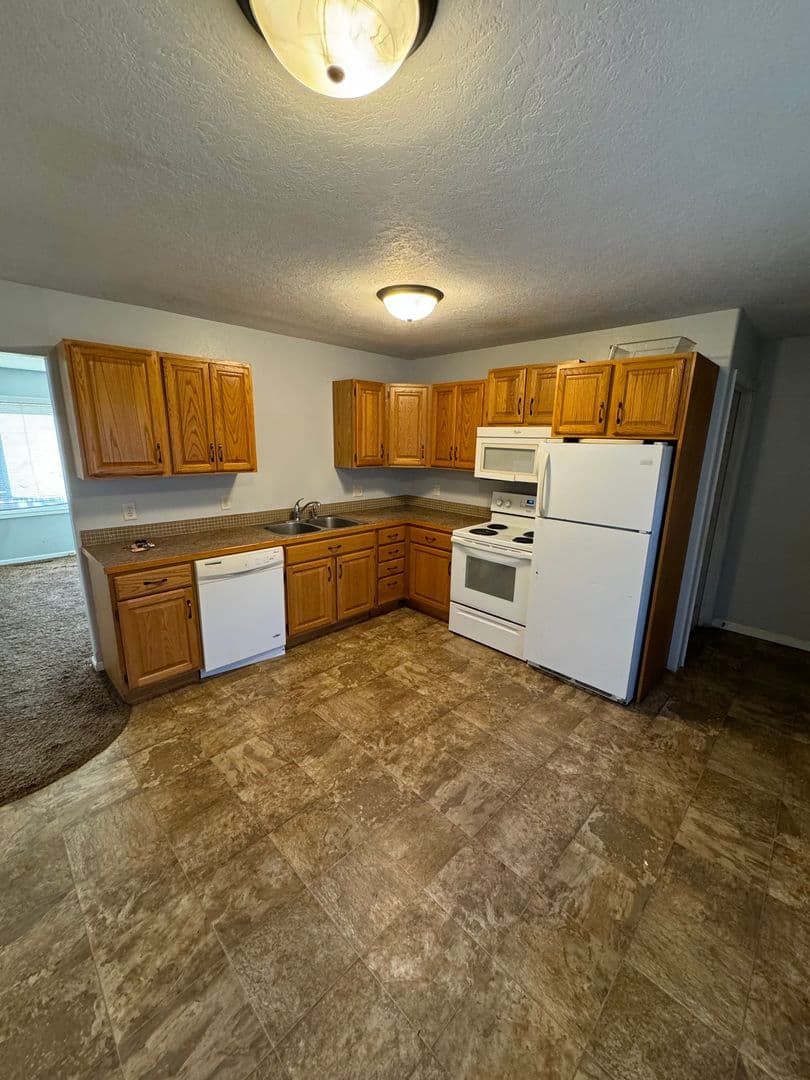 Minot House: 820 2nd Ave SW