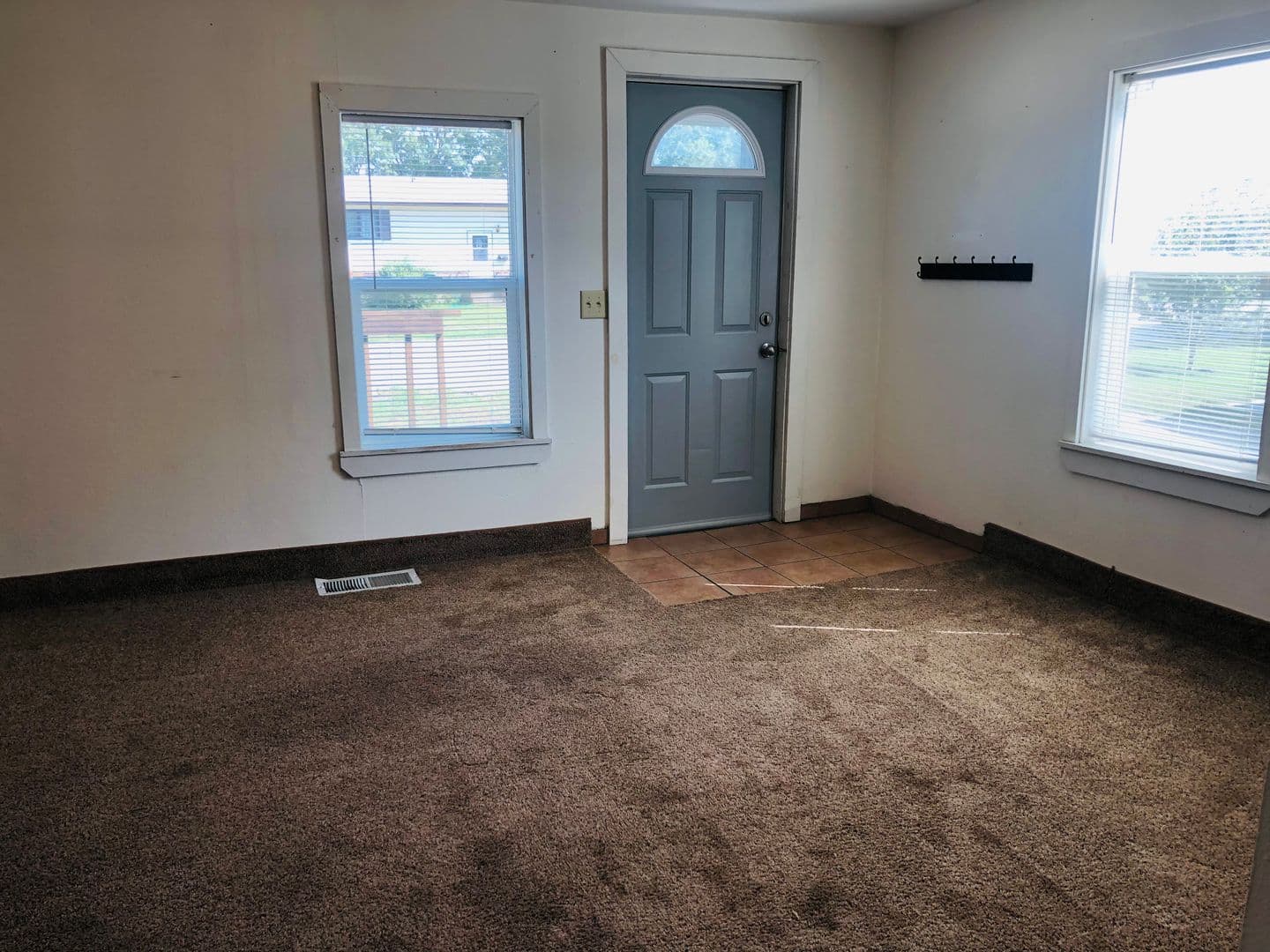 Minot House: 1600 2nd St SE