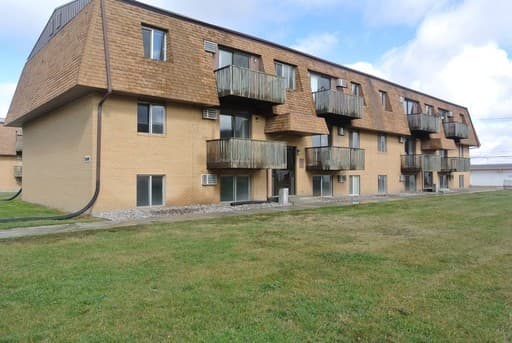 Minot Apartment: 2606 4th St NW