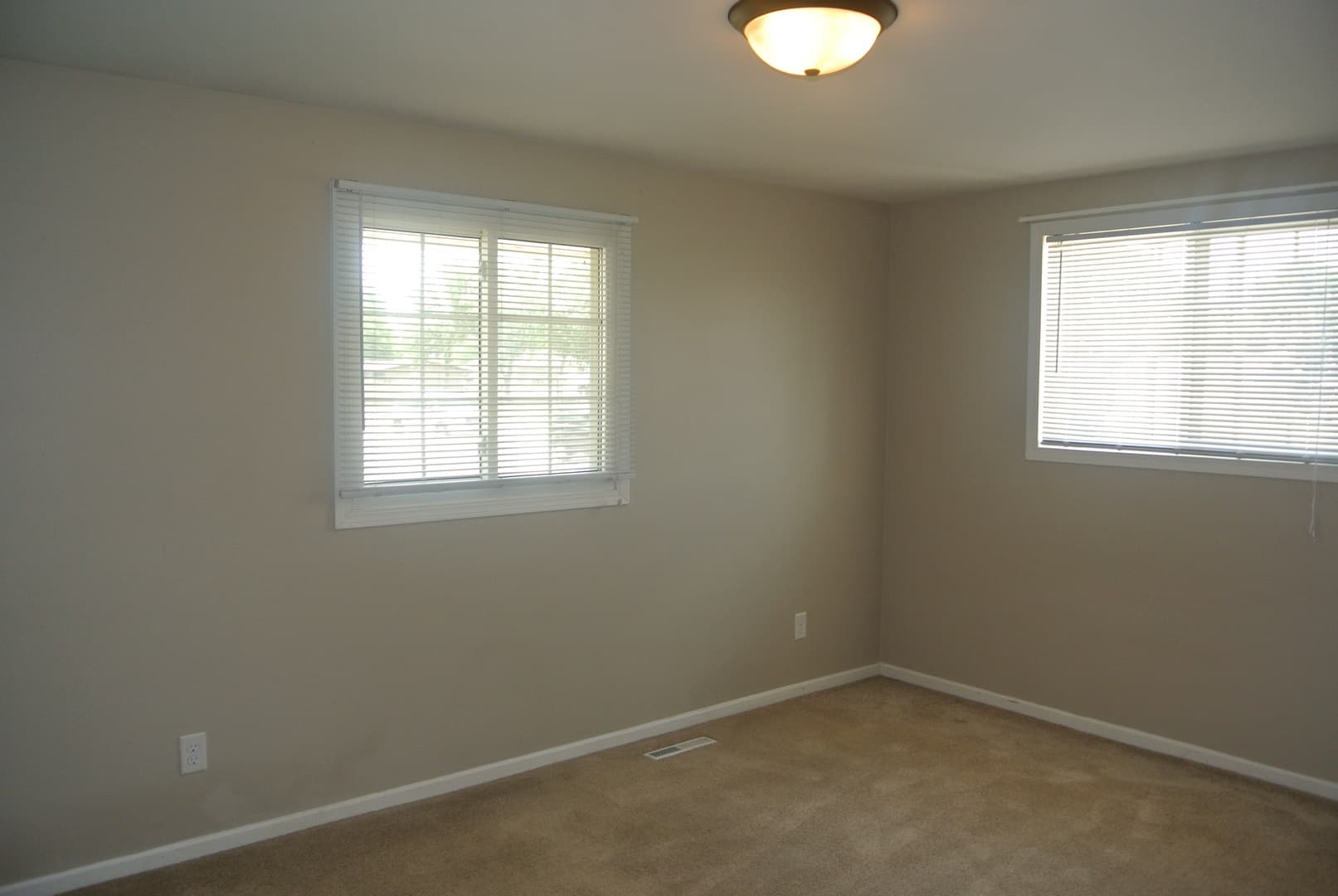 Minot House: 315 16th St SW