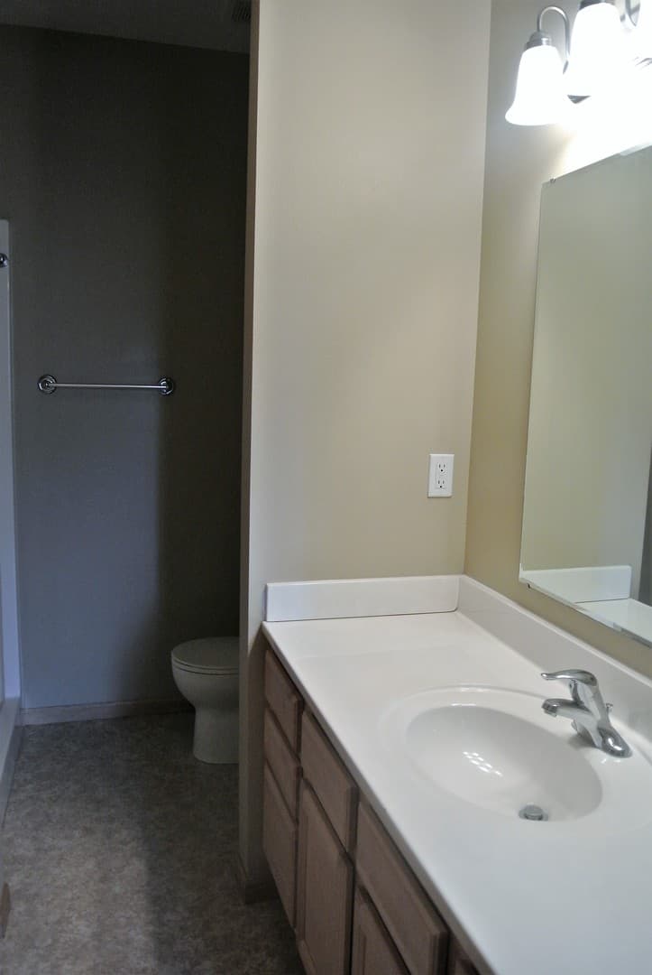 Minot Apartment: 15 South Main