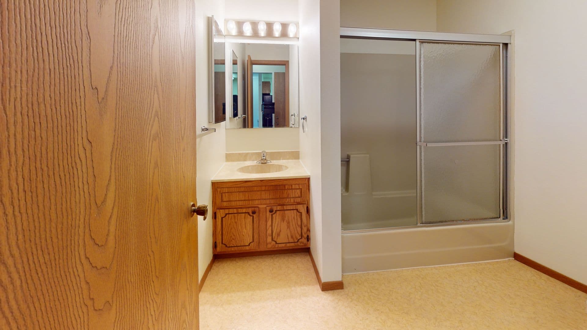 Minot Apartment: 1405 2nd Ave SW