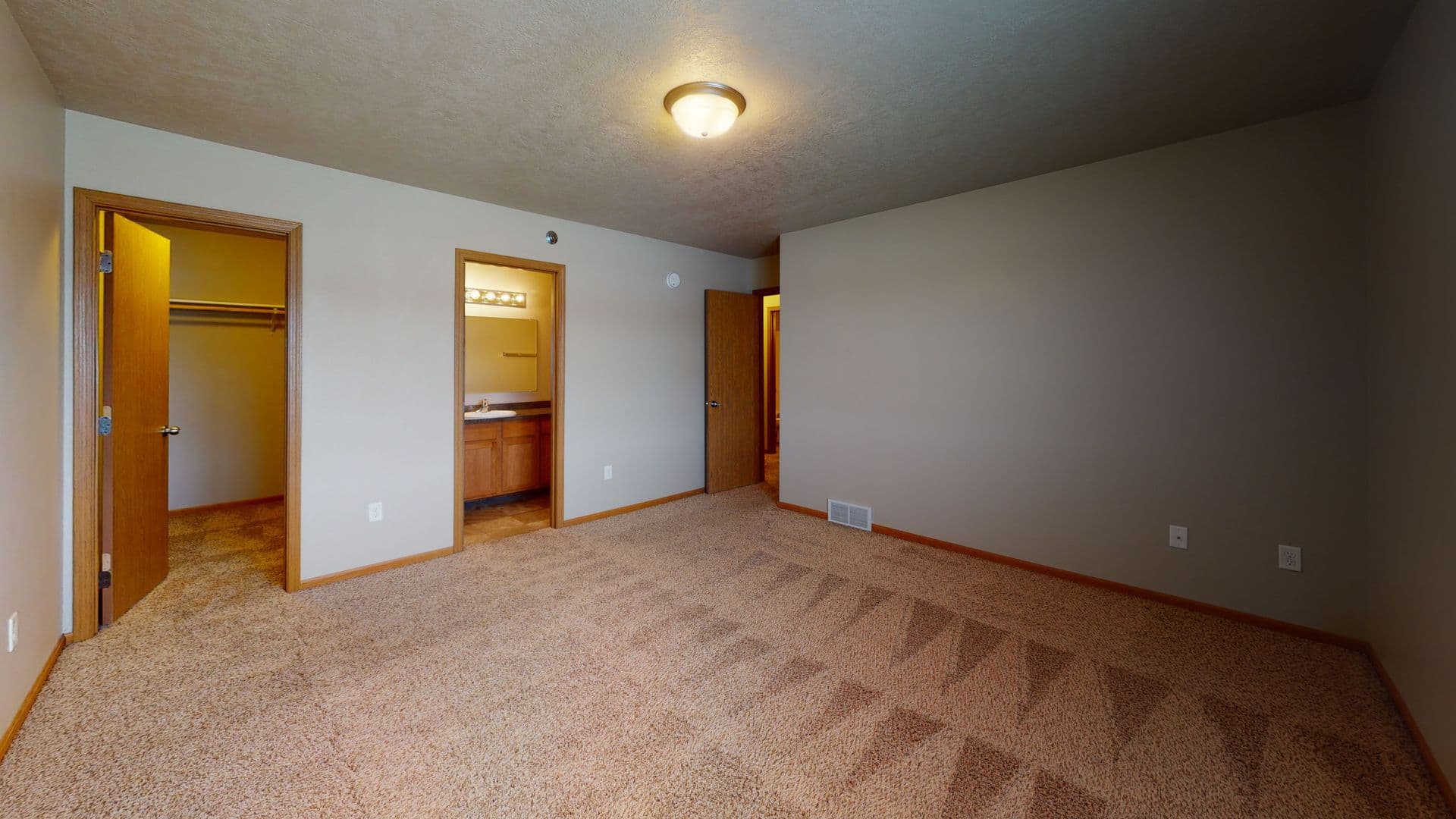 Minot Apartment: 2102-2136 Landmark Circle