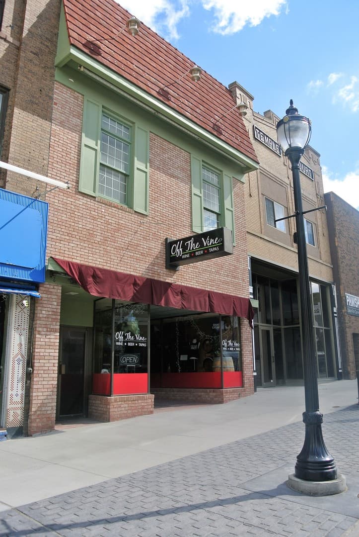 Minot Apartment: 15 South Main
