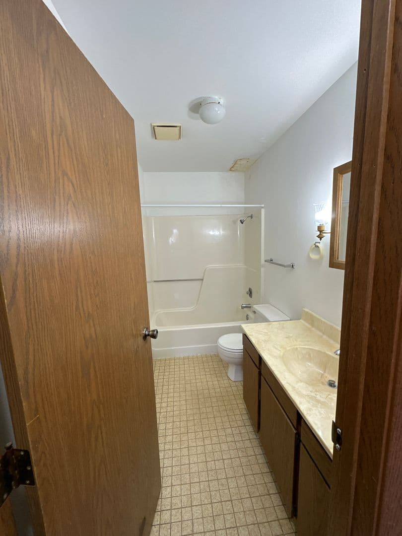 Minot Apartment: 22 South Main St